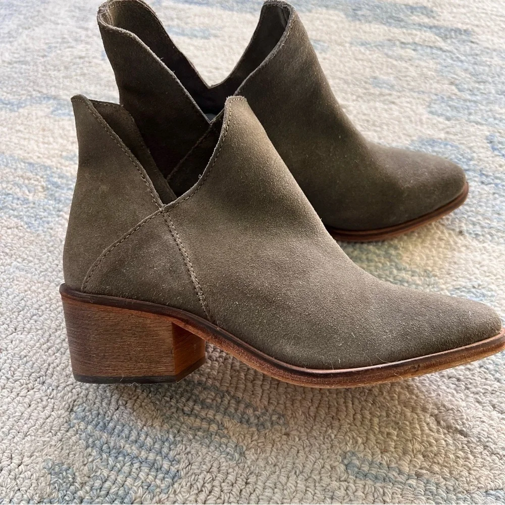 SUEDE TAUPE CHELSEA ANKLE BOOTIES SIZE 8.5 EUC ZARA